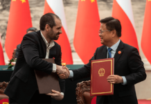 En medio de tensión con salmoneros, Gobierno firma con China protocolo para ingreso del salmón coho