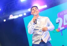 Víctor Vera: la historia del joven riobuenino que se presentó junto a Noche de Brujas y Los Vásquez