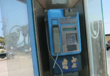 Empresa de comunicaciones retira todos los teléfonos públicos del país: solo dejará una cabina en el norte
