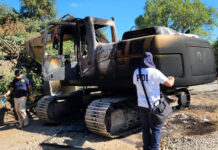 Atentado incendiario en La Araucanía: Desconocidos queman maquinaria de empresa de áridos en Lautaro