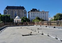 ¿Ahora sí? Reinauguración de la pileta de plaza de armas de Osorno sería antes del aniversario de la comuna