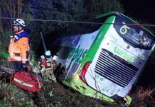 Trágico accidente en Los Ríos: Un muerto y 15 heridos en choque de autobús y auto