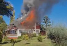 Incendio consumió totalmente una casa patronal en la ruta U-720: Adulta mayor de 83 años resultó damnificada