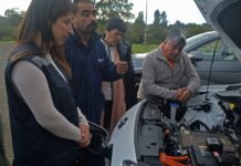 Electromovilidad en Osorno: gremio de taxis colectivos conocen los beneficios de los autos eléctricos