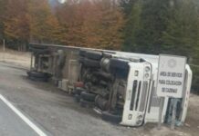 Conductor chileno volcó cerca del límite Argentina – Chile: fue trasladado a centro de salud en Villa Angostura