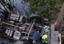 Providencial salvada tuvo un conductor de camión que cayó al río Llollelhue en La Unión