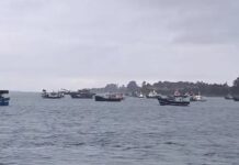 Pescadores artesanales de la región realizan protesta de advertencia por pesca de arrastre de la reineta