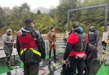 Equipos de emergencia logran extraer cuerpo de persona que había desaparecido tras caer al lago Rupanco