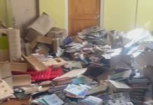 Libros del Carmela Carvajal están siendo trasladados a nuevas dependencias del establecimiento