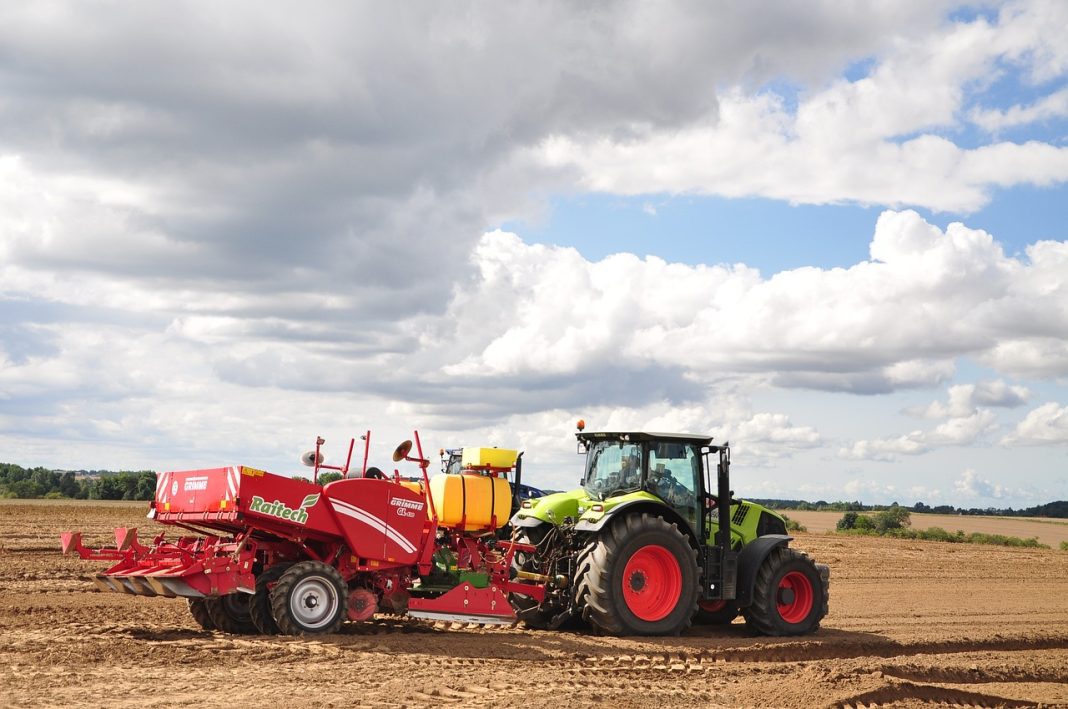 tractor-3637478_1280