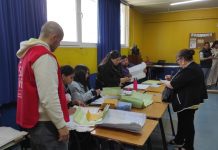 Las múltiples labores del personal de Servel en los recintos de votación