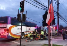 Internado grave permanece ciclista que fue atropellado por una micro en pleno centro de Osorno