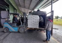 Agricultores envían dos toneladas de alimento para animales a productores de la Provincia de Palena