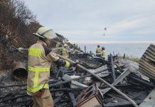 Conaf trabaja en puntos calientes de incendio en Pucatrihue mientras Labocar investiga las causas
