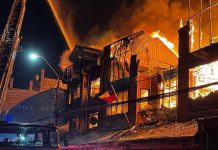 Dantesco incendio en pleno centro de Ancud destruye varios locales comerciales