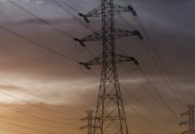 Gremio de transmisoras se defiende y dicen que líneas «no dan abasto para la cantidad de energía que tienen que transportar»