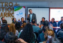 Tras retraso con su vuelo, Ministro de Transportes llegó a Ancud