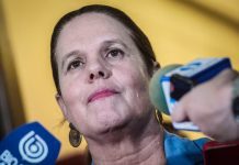 Maya Fernández renuncia al Ministerio de Defensa tras polémica por fallida venta de casa de Allende