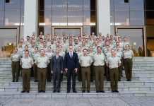 Ministro Elizalde sostiene encuentro con comisarios de Carabineros para impartir lineamientos estratégicos a nivel nacional