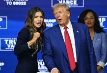 Chileno es detenido en EE.UU. por robar cartera a la secretaria de Seguridad de Trump