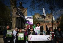 Fallo histórico en Reino Unido: Definición legal de «mujer» excluye a mujeres trans