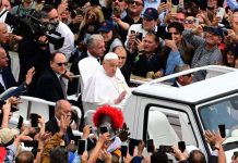 Pascua: Papa sorprende con paseo en papamóvil tras pedir cese al fuego en Gaza