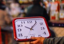 Este sábado Chile atrasa los relojes una hora
