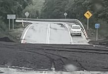 Deslizamiento de material bloquea ruta a Saltos de Petrohué en sector La Ventana