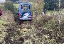 Grave y con riesgo vital se encuentra conductor del bus que chocó contra un camión este lunes en Río Bueno