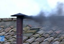 Fumata negra en el Vaticano: Cónclave sigue sin elegir al nuevo Papa