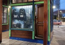 Dos antisociales asaltan caseta de Provincial Osorno en el Pueblito Artesanal