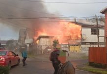 Incendio en Osorno deja varios inmuebles con daños y tres lesionados, dos de ellos, menores de edad