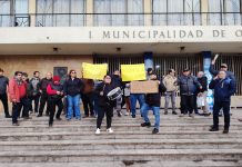 Centenar de trabajadores piden soluciones al municipio de Osorno por sueldos impagos