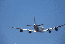 Chile deportó a 86 extranjeros en vuelo chárter a Bolivia y Colombia