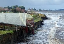Fuertes marejadas destruyen gaviones, caminos públicos y ponen en riesgo viviendas en Maullín: Piden reacción rápida del gobierno