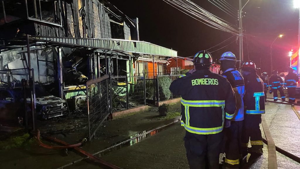 Incendio destruye cuatro viviendas en la población Vista Hermosa de Frutillar