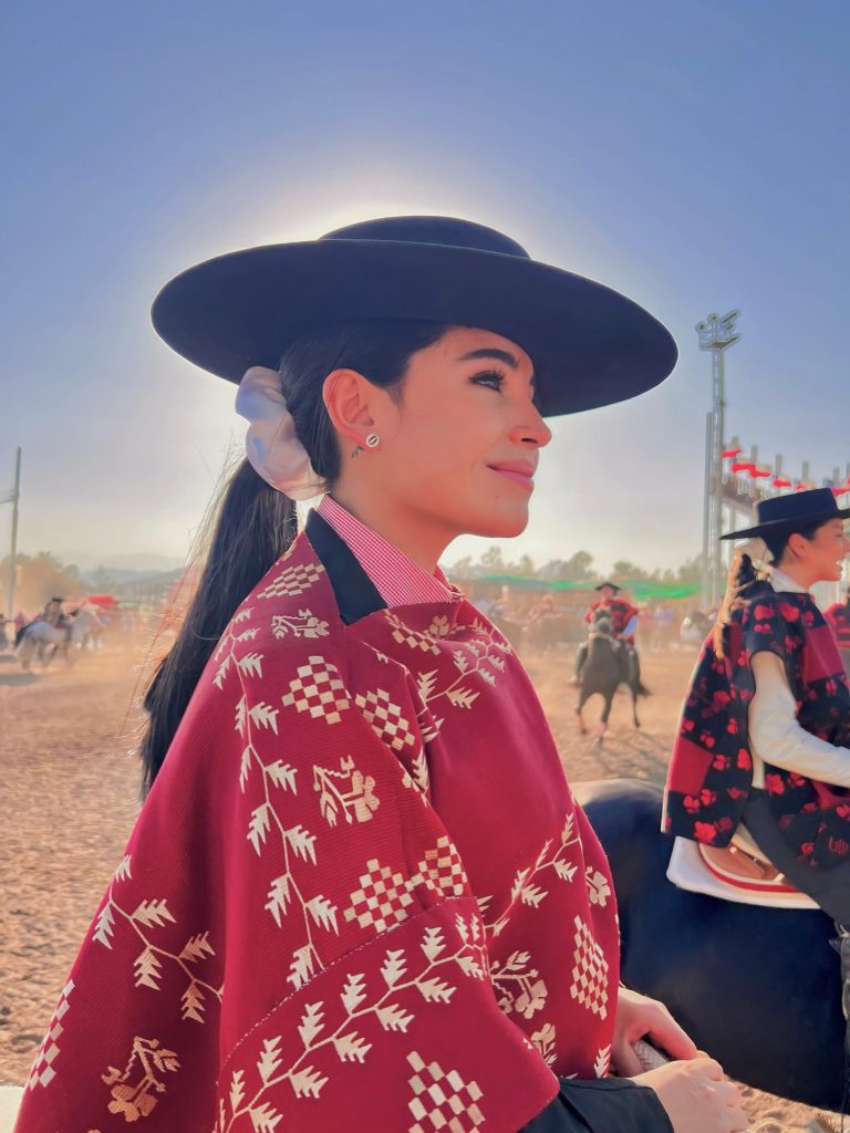 Campeona nacional de rodeo femenino 2024 por sobre todo defiende las tradiciones del campo chileno