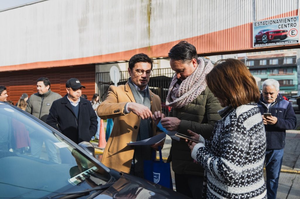 Taxistas de Puerto Montt reciben Sello de Hospitalidad Turística