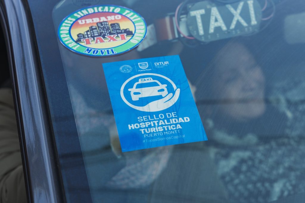 Taxistas de Puerto Montt reciben Sello de Hospitalidad Turística