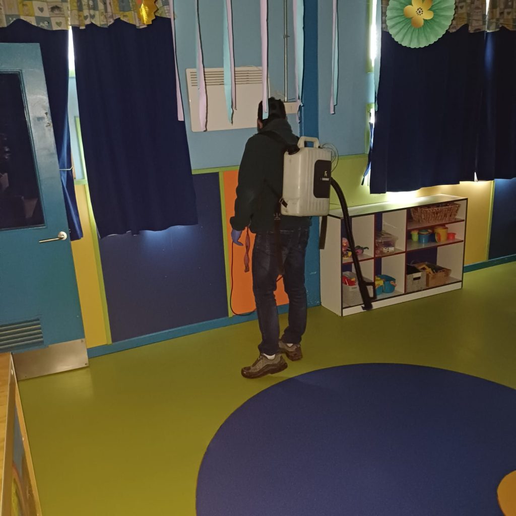 Daem Osorno realiza sanitización y control de plagas en escuelas rurales durante vacaciones de invierno