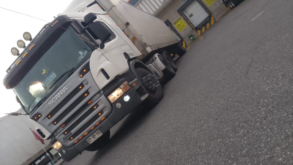 Roban camión con salmón en San Pablo. Conductor fue hallado en Gorbea