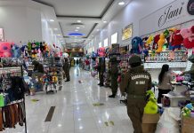 Incautan productos falsificados desde el Mall Costanera en Puerto Montt: Nueve extranjeros detenidos