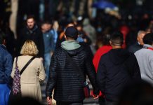 La mitad de los ocupados tiene ingresos iguales o menores a $611 mil y solo 3,3% gana más de $3 millones