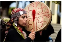 Regresaría a fines de agosto: Machi Millaray Huichalaf viajó a México y Suiza en medio de la tragedia en el río Pilmaiquén