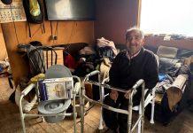 Adultos mayores con movilidad reducida de San Juan de la Costa reciben ayudas para mejorar la calidad de vida