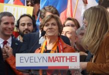 «Un gran equipo para Chile»: Matthei presentó nuevos voceros de su comando