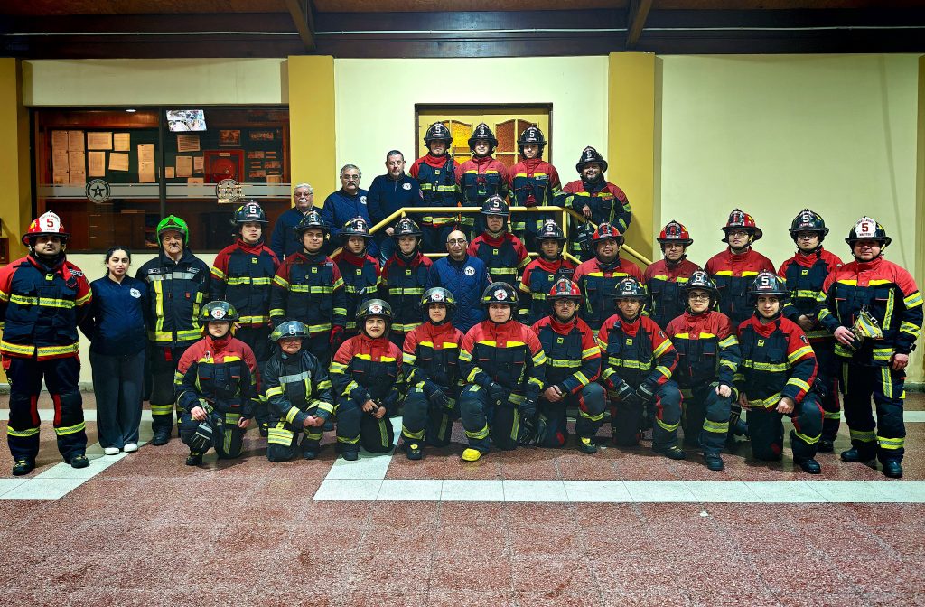 Puerto Montt: Quinta Compañía de Bomberos celebra 137 años con avance en equipamiento