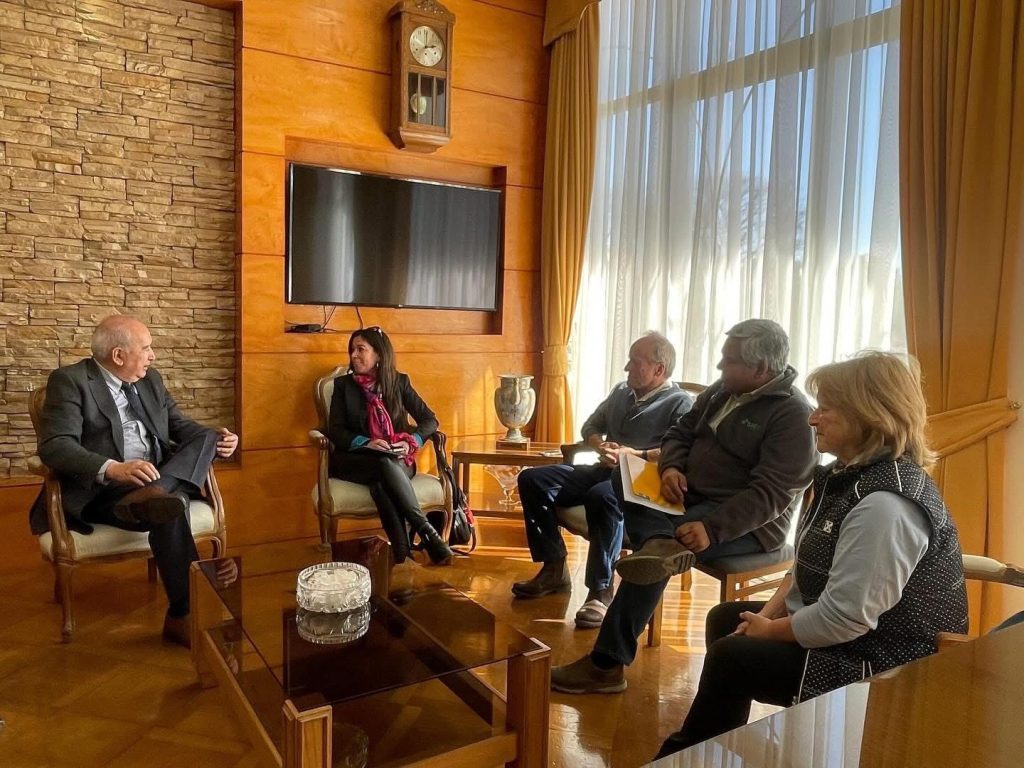 SAGO A.G. entrego detalles de la nonagésima novena versión de SAGOFISUR 2025 al alcalde Bertín