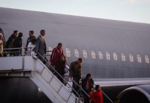 31 chilenos llegaron a Chile tras ser deportados desde Estados Unidos: 3 tienen órdenes pendientes