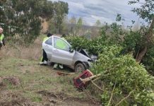 Fiscalía de Los Ríos investiga muerte de conductor que chocó contra un árbol en La Unión